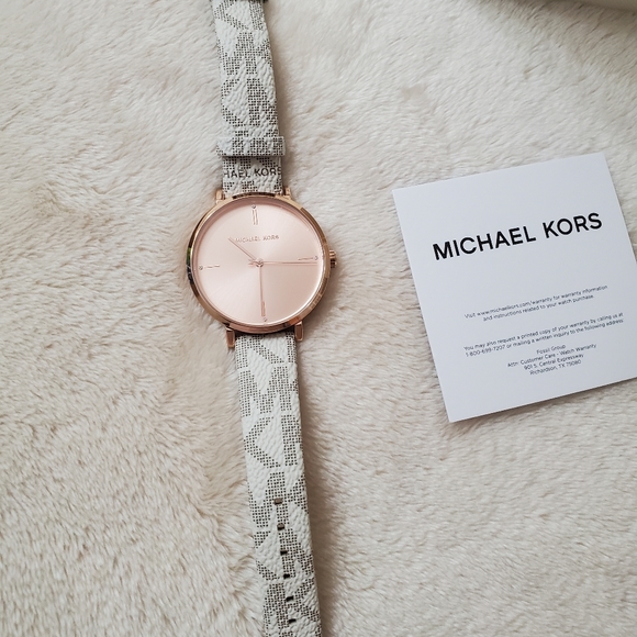 Michael Kors leather wristwatch - Picture 7 of 9